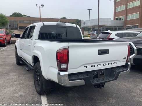 Used 2022 Toyota Tacoma SR5 RWD image 4
