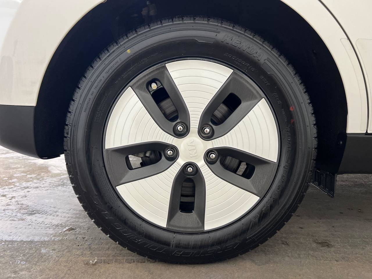 Used 2016 Kia Soul EV FWD image 27