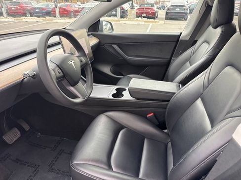 Used 2021 Tesla Model Y Long Range image 9