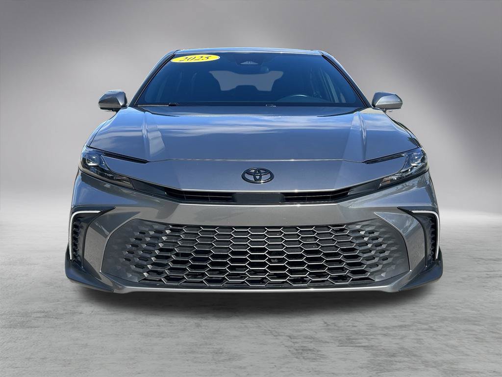 Used 2025 Toyota Camry SE FWD image 2
