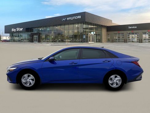 New 2026 Hyundai Elantra SE image 3