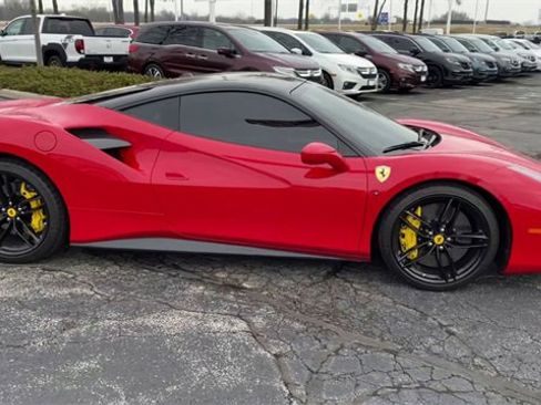 Used 2018 Ferrari 488 GTB image 9