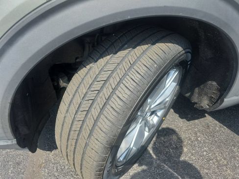 Used 2020 Ford Explorer XLT w/ Equipment Group 202A AWD/4WD image 12