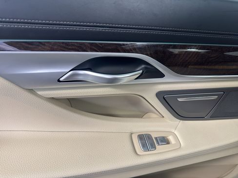 Used 2018 BMW 740i RWD image 31