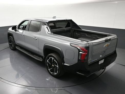 Used 2026 Chevrolet Silverado EV LT AWD/4WD image 17