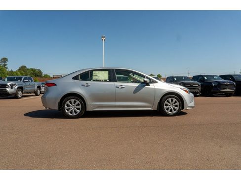 New 2026 Toyota Corolla LE image 4