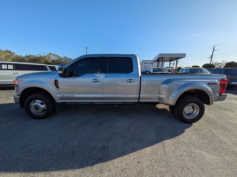 Used 2022 Ford F350 Platinum AWD/4WD image 7