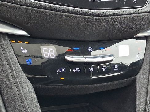 Certified 2019 Cadillac XT5 Premium Luxury image 18