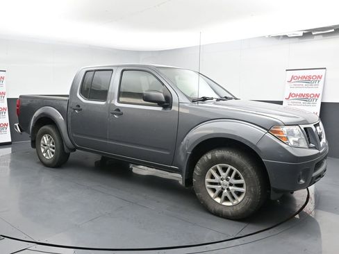 Used 2019 Nissan Frontier SV image 2