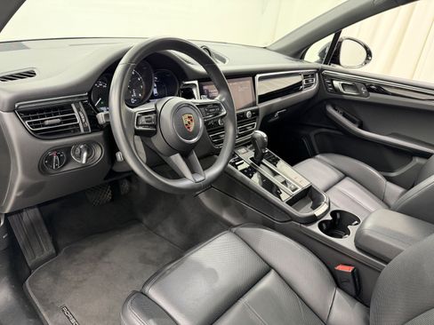 Certified 2025 Porsche Macan image 26