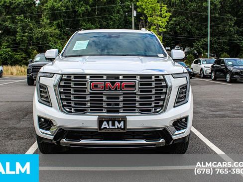 Used 2025 GMC Yukon XL Denali AWD/4WD image 10