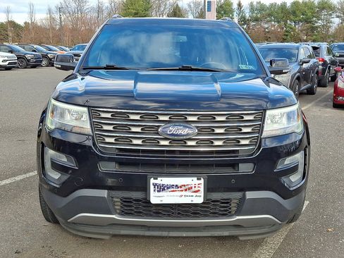Used 2016 Ford Explorer XLT w/ Equipment Group 202A image 8