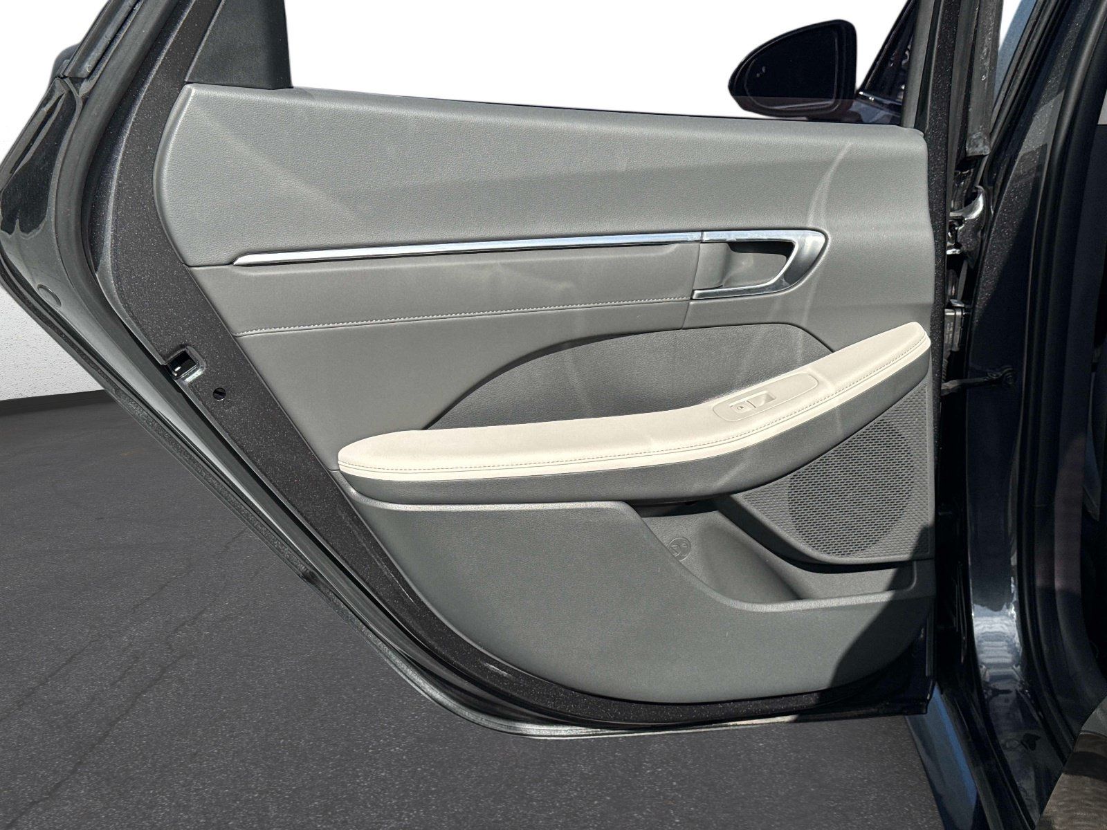 Used 2022 Hyundai Sonata Limited FWD image 11