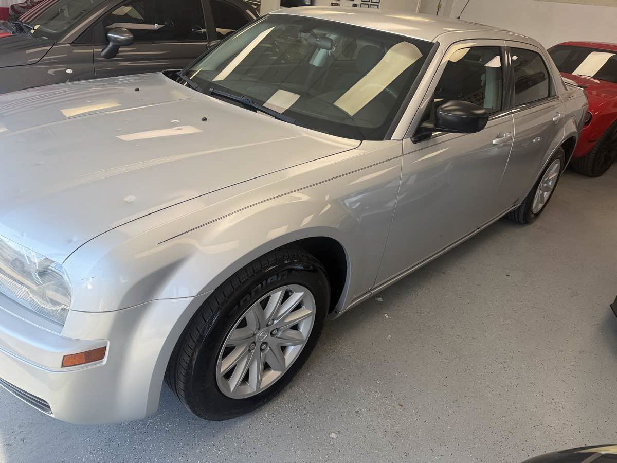Used 2008 Chrysler 300 LX RWD image 4