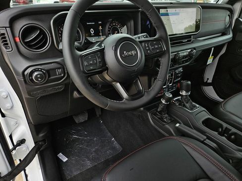 New 2025 Jeep Gladiator Rubicon image 17