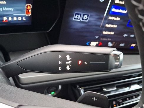 New 2026 Chevrolet Traverse LT image 9