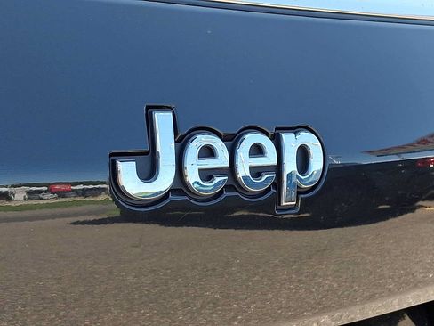 Certified 2022 Jeep Grand Cherokee L Overland w/ Luxury Tech Group IV AWD/4WD image 36