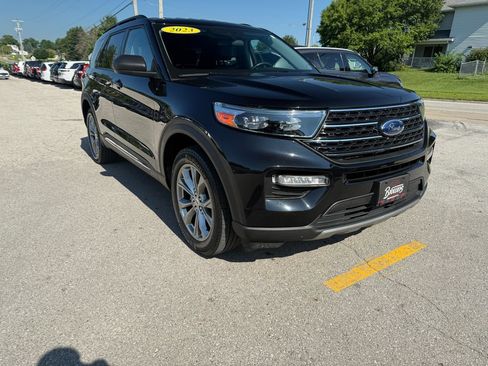 Used 2023 Ford Explorer XLT w/ Equipment Group 202A AWD/4WD image 3
