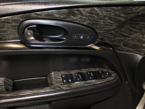 Used 2013 Buick Enclave Leather FWD image 9