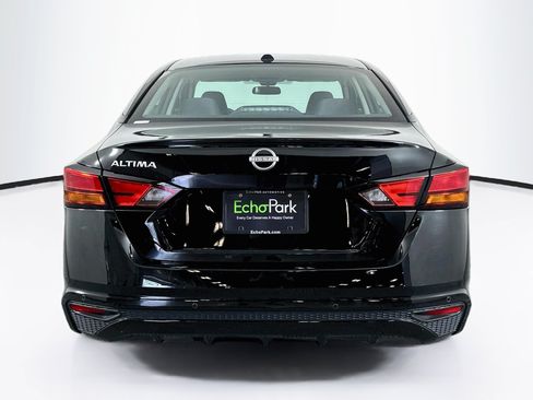 Used 2025 Nissan Altima 2.5 SV FWD image 7