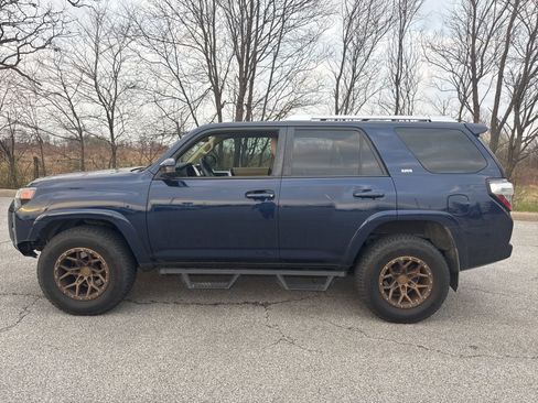 Used 2016 Toyota 4Runner SR5 image 4