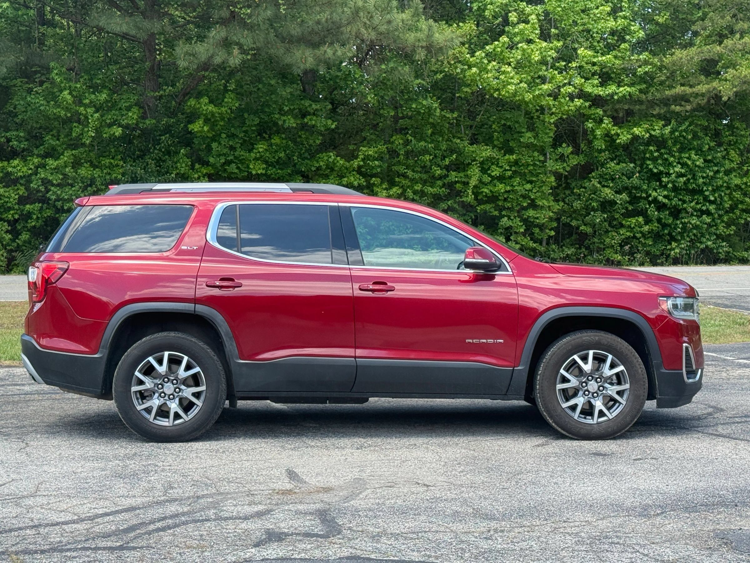 Used 2023 GMC Acadia SLT AWD/4WD image 3