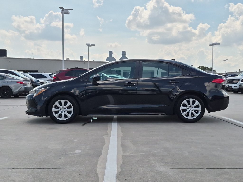 Used 2026 Toyota Corolla LE FWD image 3