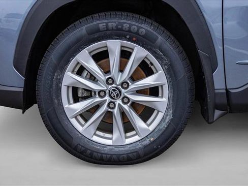 Used 2022 Toyota Corolla Cross LE w/ Moonroof Package image 9