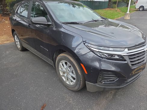 Used 2022 Chevrolet Equinox LS image 1