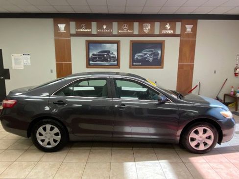 Used 2009 Toyota Camry LE FWD image 4