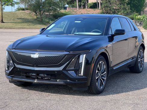 New 2026 Cadillac Lyriq Sport AWD/4WD image 39