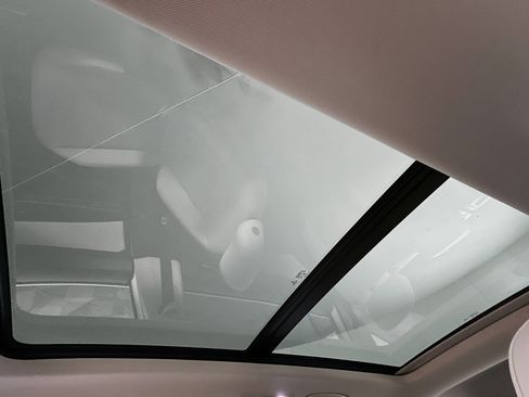 Used 2020 Volkswagen Tiguan SE w/ Panoramic Sunroof Package image 25