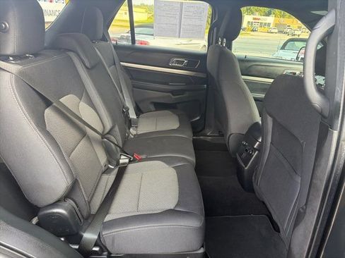 Used 2019 Ford Explorer XLT w/ Equipment Group 201A AWD/4WD image 16