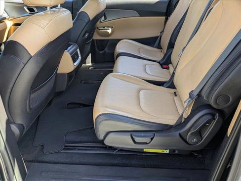 Used 2024 Kia Carnival LX image 15