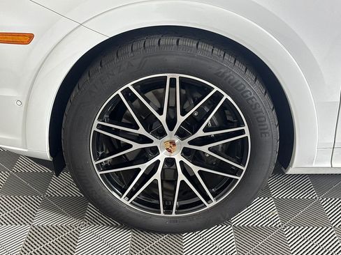 Used 2025 Porsche Cayenne Coupe AWD/4WD image 11