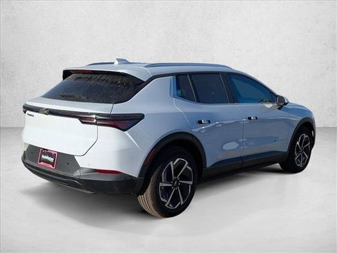 New 2026 Chevrolet Equinox EV LT image 5