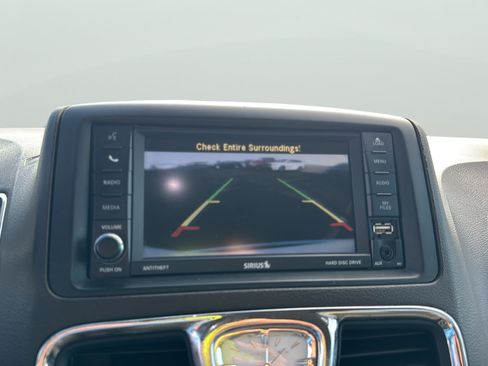 Used 2012 Chrysler Town & Country Touring w/ Entertainment Group #1 FWD image 25