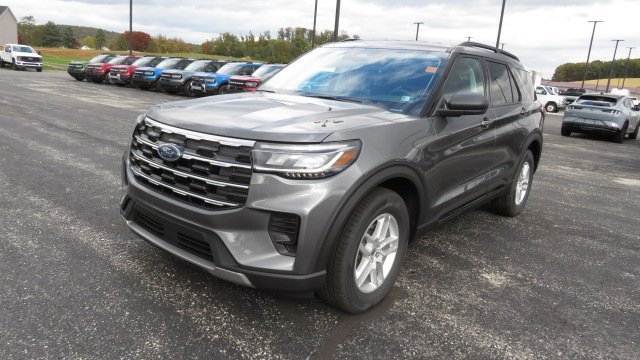 Used 2026 Ford Explorer Active AWD/4WD image 3