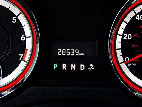 Used 2016 Dodge Grand Caravan SE image 13