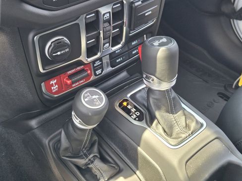 New 2025 Jeep Wrangler Unlimited Rubicon image 17