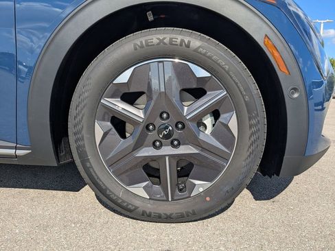 Used 2025 Kia EV6 Light w/ Light LR Technology Package RWD image 13