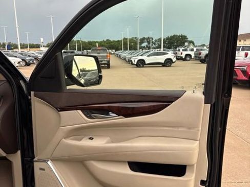 Used 2016 Cadillac Escalade ESV Premium AWD/4WD image 12