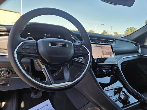 New 2025 Jeep Grand Cherokee Limited image 13