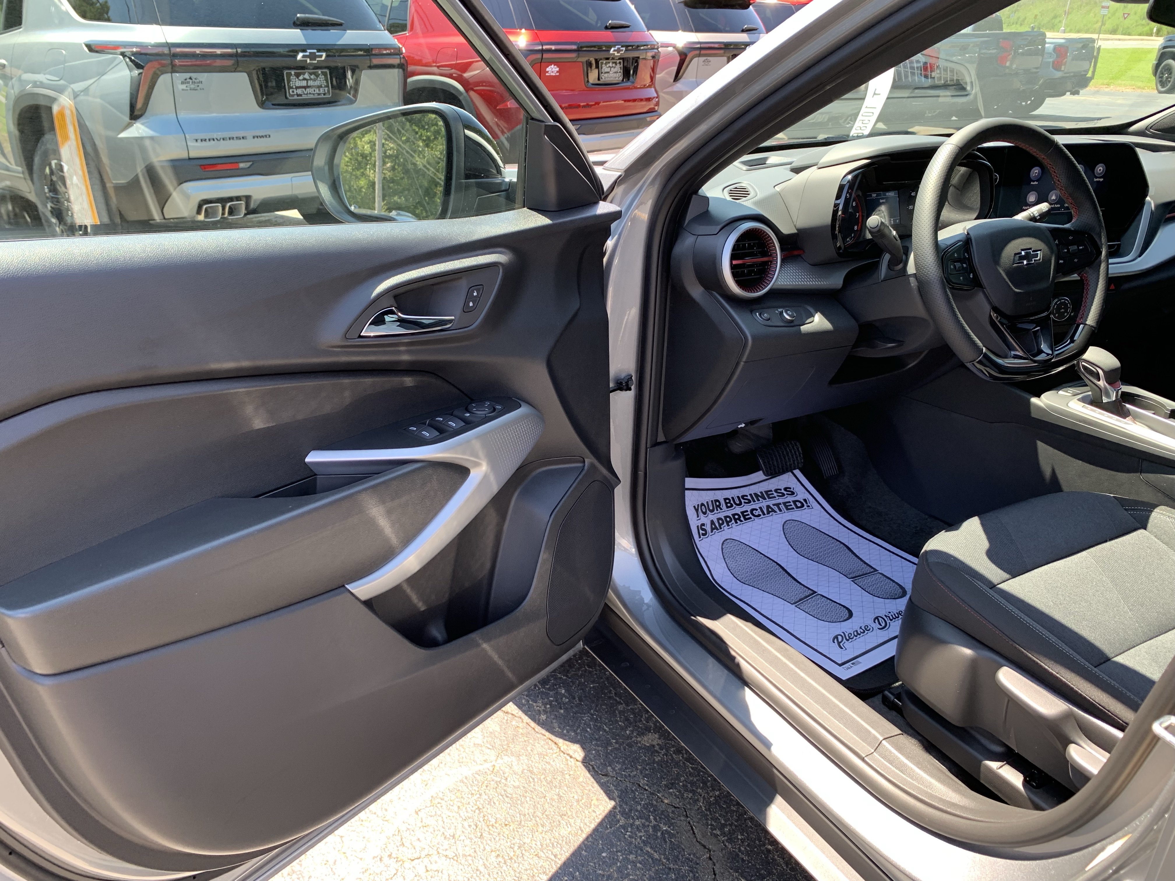 New 2026 Chevrolet Trax RS w/ Sunroof Package FWD image 5