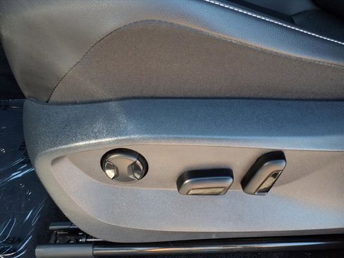 Certified 2022 Volkswagen Tiguan SE R-Line image 22