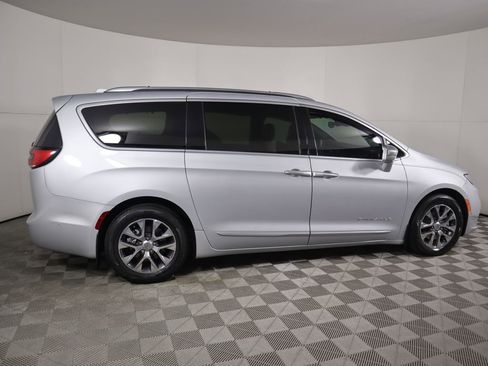 Used 2022 Chrysler Pacifica Pinnacle image 4