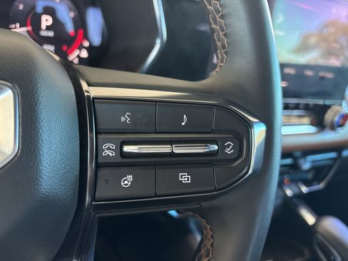 Certified 2025 GMC Canyon AT4 w/ AT4 Premium Package AWD/4WD image 26