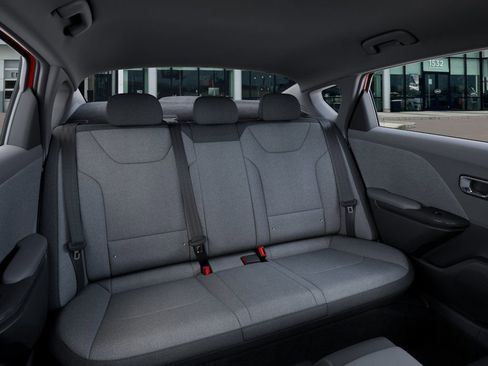 New 2025 Kia K4 LXS image 17