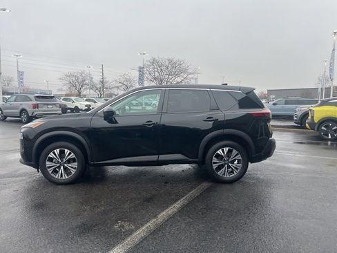 Used 2022 Nissan Rogue SV image 3