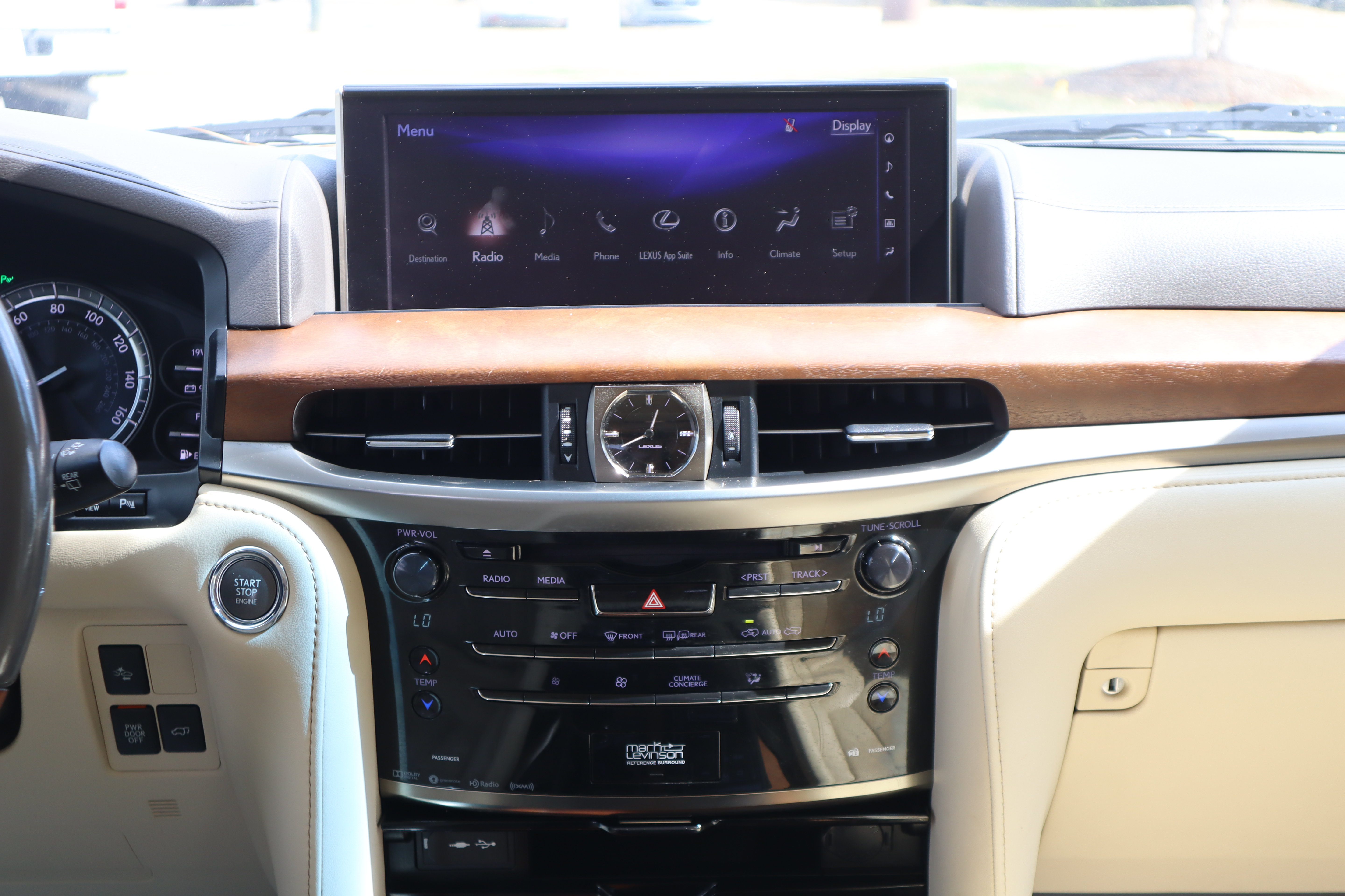 Used 2016 Lexus LX 570 4WD w/ Luxury Package image 14